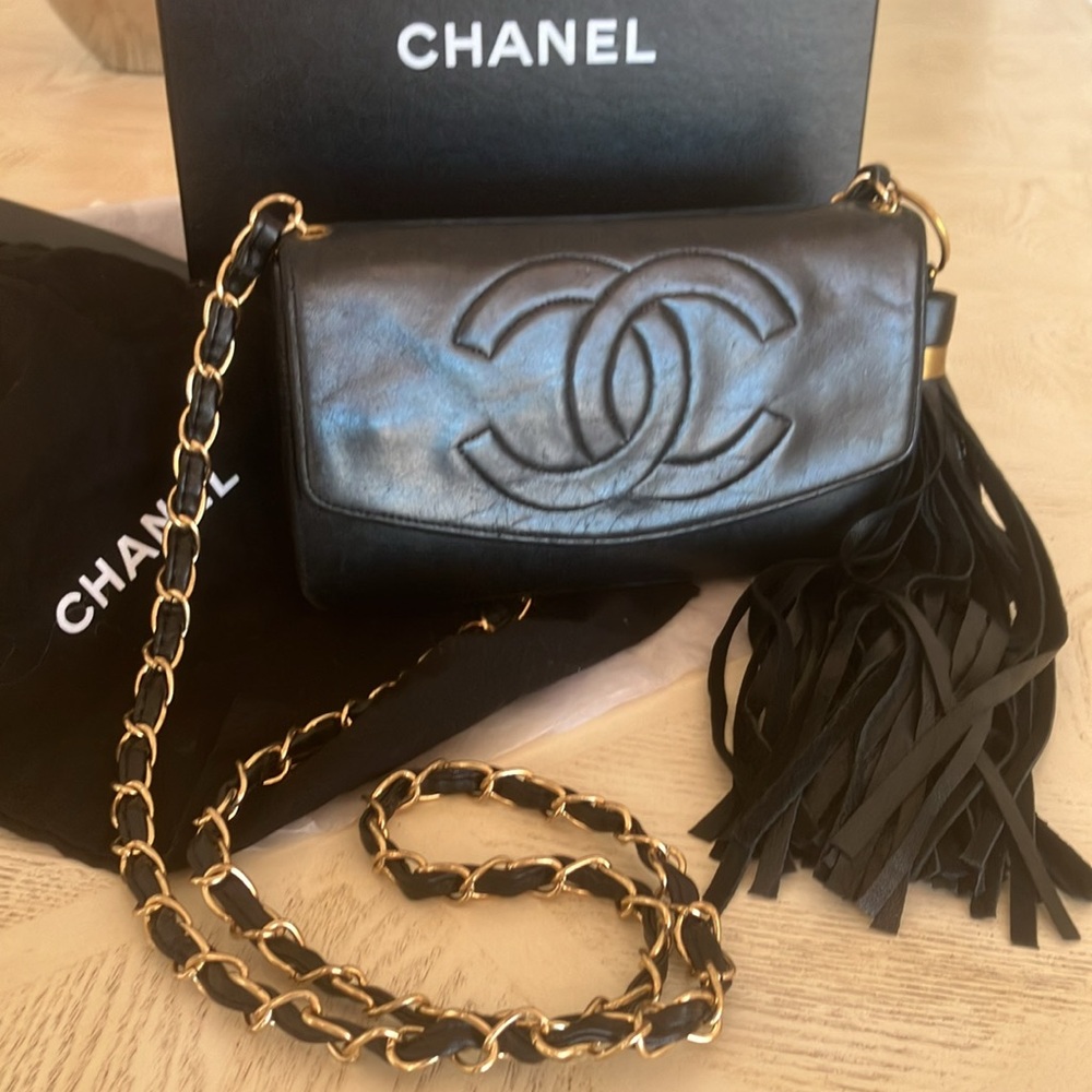 CHANEL CROSSBODY